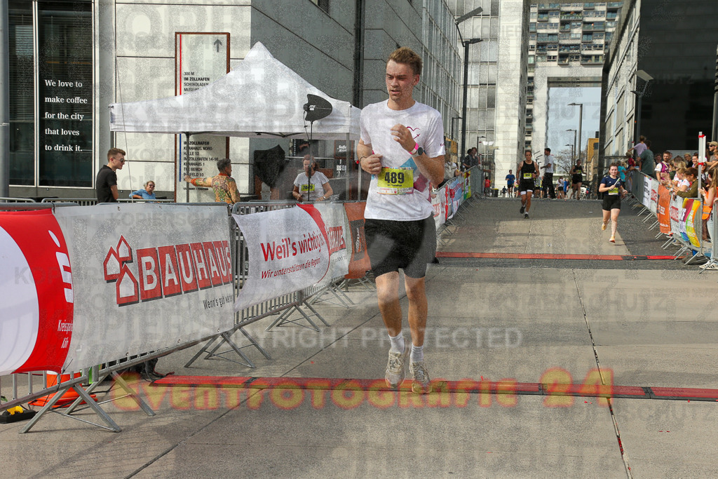 250920_1526_EX1_9443 | Sportfotografie im Rhein-Sieg Kreis, Köln, Bonn, NRW, Rheinland Pfalz, Hessen, etc. Unser Tätigkeitsfeld umfasst den Laufsport vom Volkslauf über den Marathon, Duathlon, Triathon bis zum Ultralauf wie Kölnpfad Ultra oder Schindertrail.
