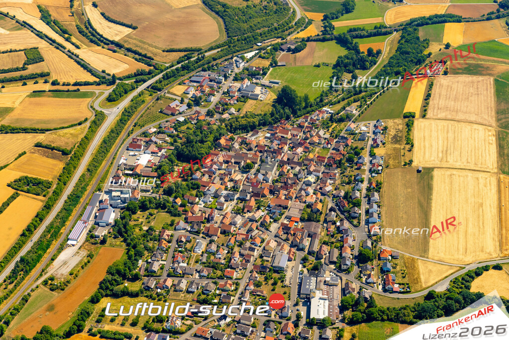 Das Luftbild zeigt : Schloßbergstraße Arnstein - Die Luftaufnahme wurde 2023 vom UL-Flugzeug aus erstellt ( keine Drohne ) - Hochauflösende Luftaufnahme - Für grossformatige Ausdrucke geeignet. Die Geschenkidee !Mit Lizenz und Bildrechte bestellbar