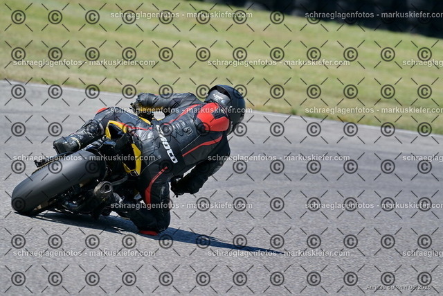 26BT01-1351 | markuskiefer.com - Realisiert mit Pictrs.com