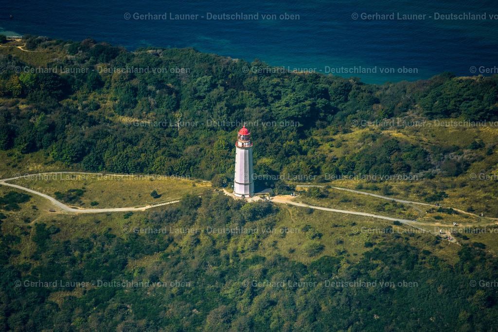 4061520 | Leuchtturm Dornbusch, INSEL HIDDENSEE 08.09.2021 Leuchtturm als historisches Seefahrtszeichen im Dornbuschwald der Insel Hiddensee im Bundesland Mecklenburg-Vorpommern, Deutschland. // Lighthouse as a historic seafaring character Im Dornbuschwald on island Insel Hiddensee in the state Mecklenburg - Western Pomerania, Germany. Foto: Gerhard Launer