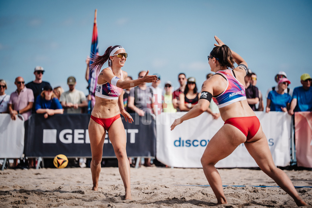 Beachvolleyball | Frauen | Deutsche Meisterschaften 2025 Timmendorfer Strand | 04.09.2025 | v.l. Sandra Ittlinger und Anna-Lena Grüne jubeln