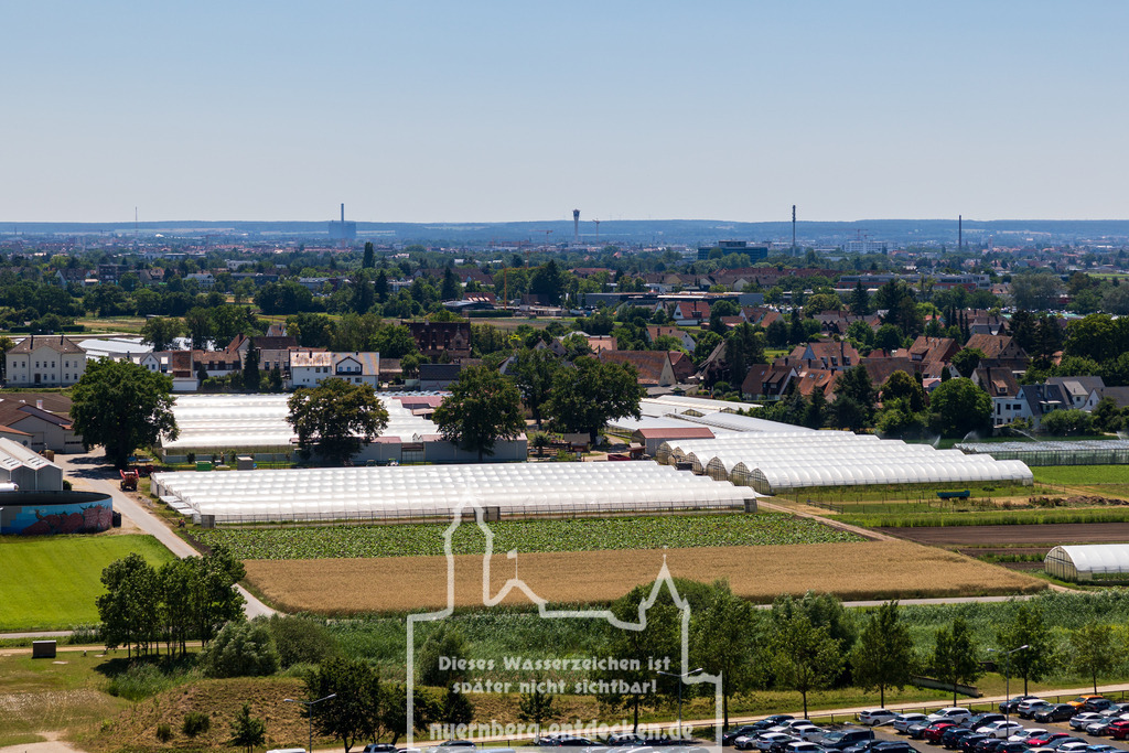 Nürnberger Flughafen | Der Nürnberger Flughafen liegt im Herzen des Gemüseanbaugebiets Knoblauchsland, das sich zwischen Nürnberg und Fürth erstreckt. - Realisiert mit Pictrs.com