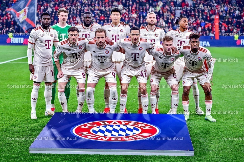 UCL11032501090 | 11.03.2025, Fußball, UEFA Champions League, Bayer 04 Leverkusen - FC Bayern München, Achtelfinale Rückspiel, BayArena, Saison 2024 2025: Die Startelf des FC Bayern München Hintere Reihe von links: Jonas Urbig (FC Bayern München, 40), Dayot Upamecano (FC Bayern München, 2), Min-Jae Kim (FC Bayern München, 3), Konrad Laimer (FC Bayern München, 27), Michael Olise (FC Bayern München, 17) Vordere Reihe von links: Alphonso Davies (FC Bayern München, 19), Leon Goretzka (FC Bayern München, 8), Harry Kane (FC Bayern München, 9), Jamal Musiala (FC Bayern München, 42), Joshua Kimmich (FC Bayern München, 6), Kingsley Coman (FC Bayern München, 11) DFB regulations prohibit any use of photographs as image sequences and or quasi-video.