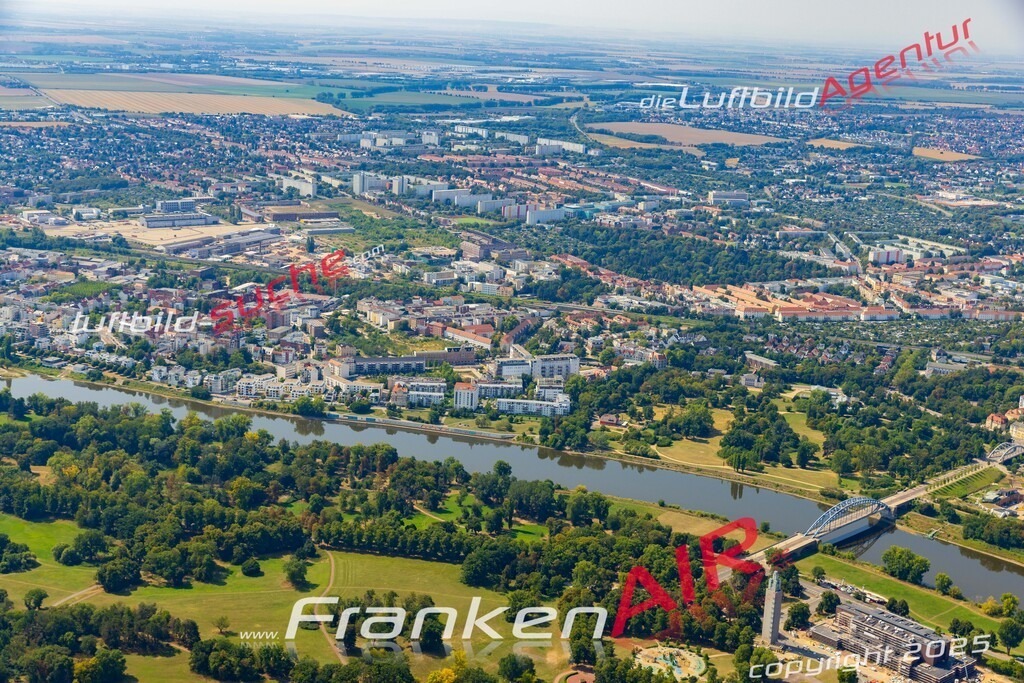 Luftaufnahme Stadtpark Magdeburg - Die Luftaufnahme wurde 2025 vom UL-Flugzeug heraus erstellt ( ohne Drohne ) - Hochauflösende Luftaufnahme - für professionelle Ausdrucke geeignet. Die Geschenkidee !Mit Lizenz und Bildrechte bestellbar