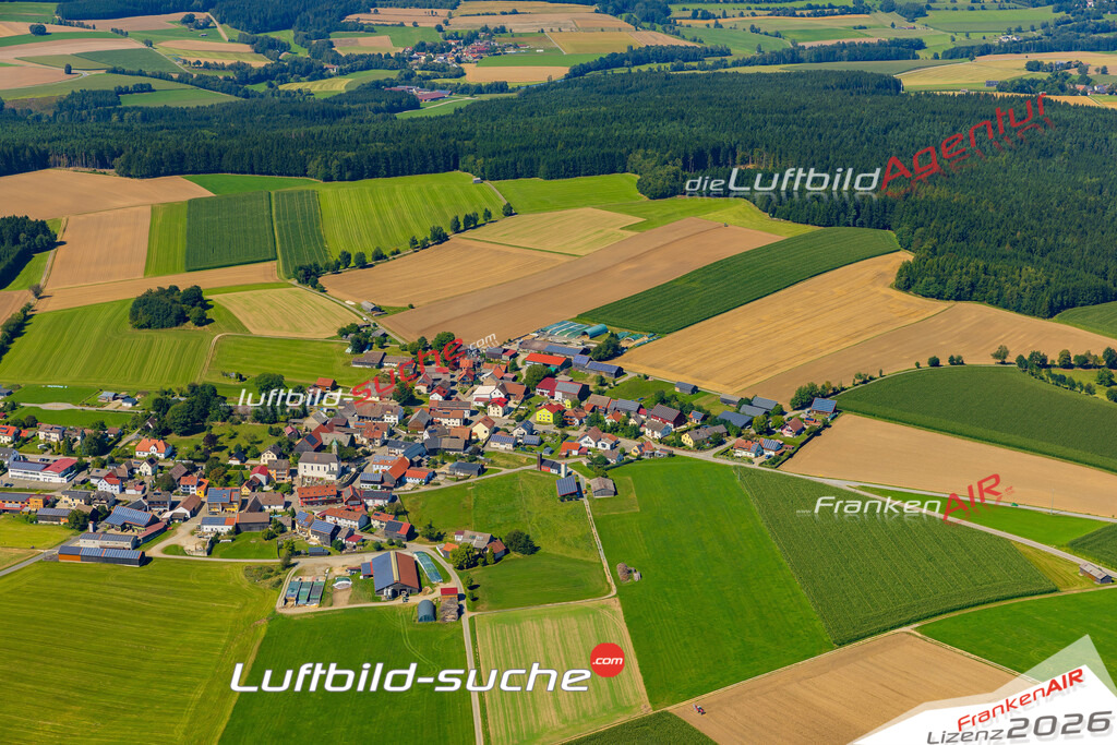 Schöne Luftaufnahme Etzgersrieth Moosbach - Die Luftaufnahme wurde 2025 vom Flugzeug heraus erstellt ( keine Drohne ) - Hochauflösende Luftaufnahme - für professionelle Ausdrucke geeignet. Die Geschenkidee !Mit Lizenz und Bildrechte bestellbar