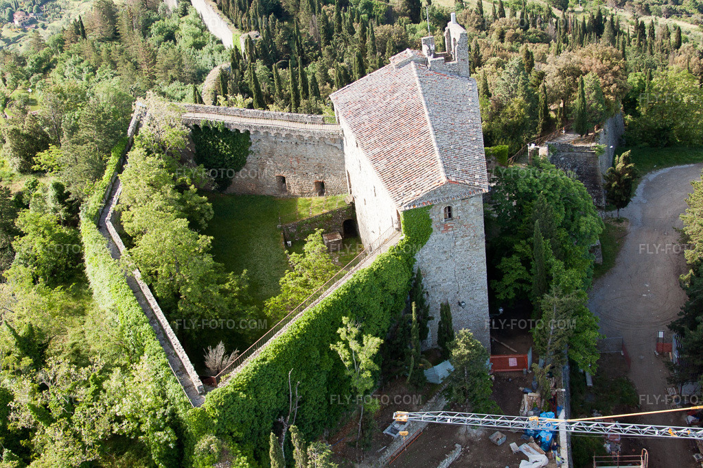 Aerial view: View of the town in Cortona in the state Arezzo, Italy. – Photo: IMG_28643.jpg taken on 06/04/2010 by Werner Riehm/FLY-FOTO.com – Resolution of the original: 4752 x 3168 px
