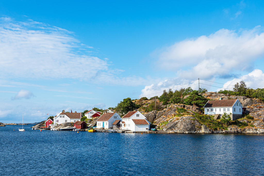 Blick auf das Dorf Brekkestø in Norwegen | Blick auf das Dorf Brekkestø in Norwegen.