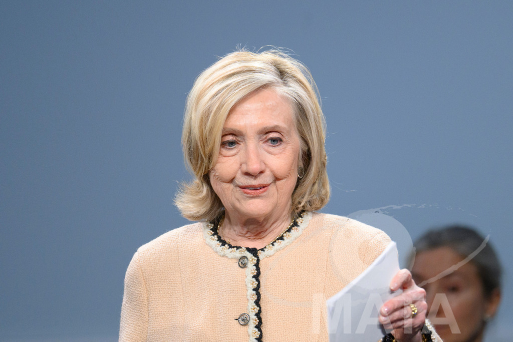 _DWA0157 | Die US-Politikerin Hillary Clinton auf der Veranstaltung Girls Just Want to Have Fundamental Rights: Fighting the Global Pushback im Rahmen der Münchner Sicherheitskonferenz 2026. München, 14.02.2026 Bayern Deutschland - Realisiert mit Pictrs.com