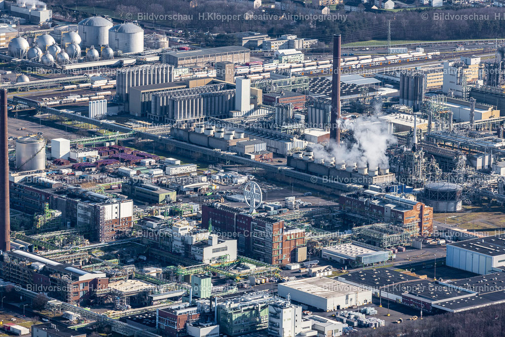 Luftbilder Dormagen -6793 | Technische Anlagen im Industriegebiet Chempark Dormagen im Ortsteil Chorweiler in Köln im Bundesland Nordrhein-Westfalen. Der Produktionsschwerpunkt des Standorts liegt auf der Entwicklung und Herstellung von Pflanzenschutzmitteln, Polymeren, Kunststoffen und Kautschuken - Realisiert mit Pictrs.com