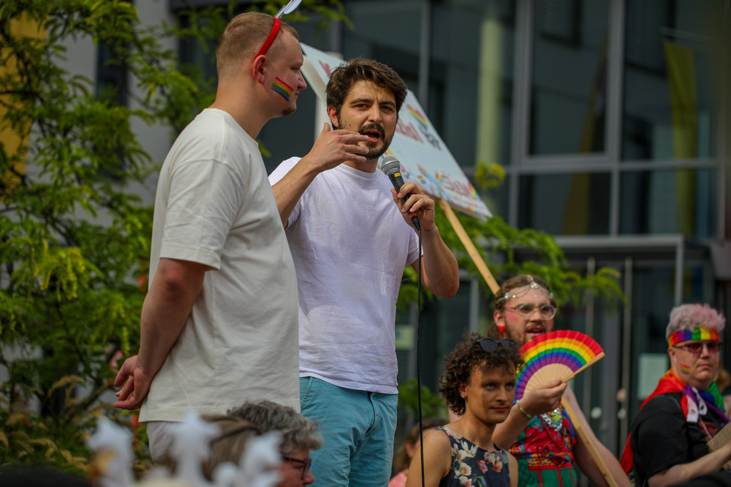 CSD_Moers_190725_114 | Bildergalerie von Sport-Ereignissen aber auch von weiteren spannenden Dingen - nicht nur vom Niederrhein. In Anlehnung an den bekannten Spruch von Hanns Dieter Hüsch heißt das Motto: "Niederrhein ist überall".  - Realisiert mit Pictrs.com