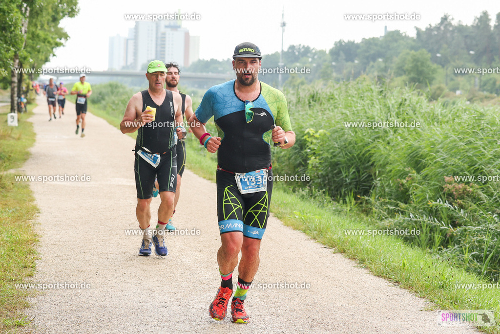 LUR_1660 | 34. M-net Erlanger Triathlon 2025 #erlangertriathlon  #mnettriathlon2025 #mnettriathlon #team #olympischedistanz #mitteldistanz #triathlon #maindonaukanal  #erlangertriathlon2025 #yourpictrs #tv1848 #tv1848erlangen  #triathlonbayern #sportinerlangen #demsportverbunden #sportshot_your_pictrs Copyright: www.sportshot.de