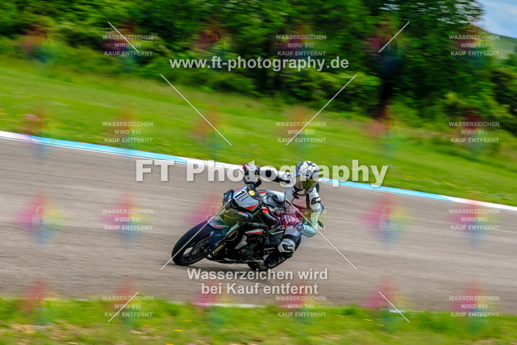 MotoTeam-3500 | Hier findet Ihr Bilder von Touristenfahrten auf der Nürburgring Nordschleife oder von anderen Veranstaltungen die ich besucht habe. Viel Spass beim Durch Schauen 