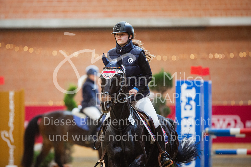 221127_Winterfestival_L-Spr_HPTTY-268 | Deine schönsten Turniermomente als professionelle Fotos! Entdecke hochwertige Pferdesport-Fotografie im Online-Shop. Jetzt Fotos finden & bestellen!