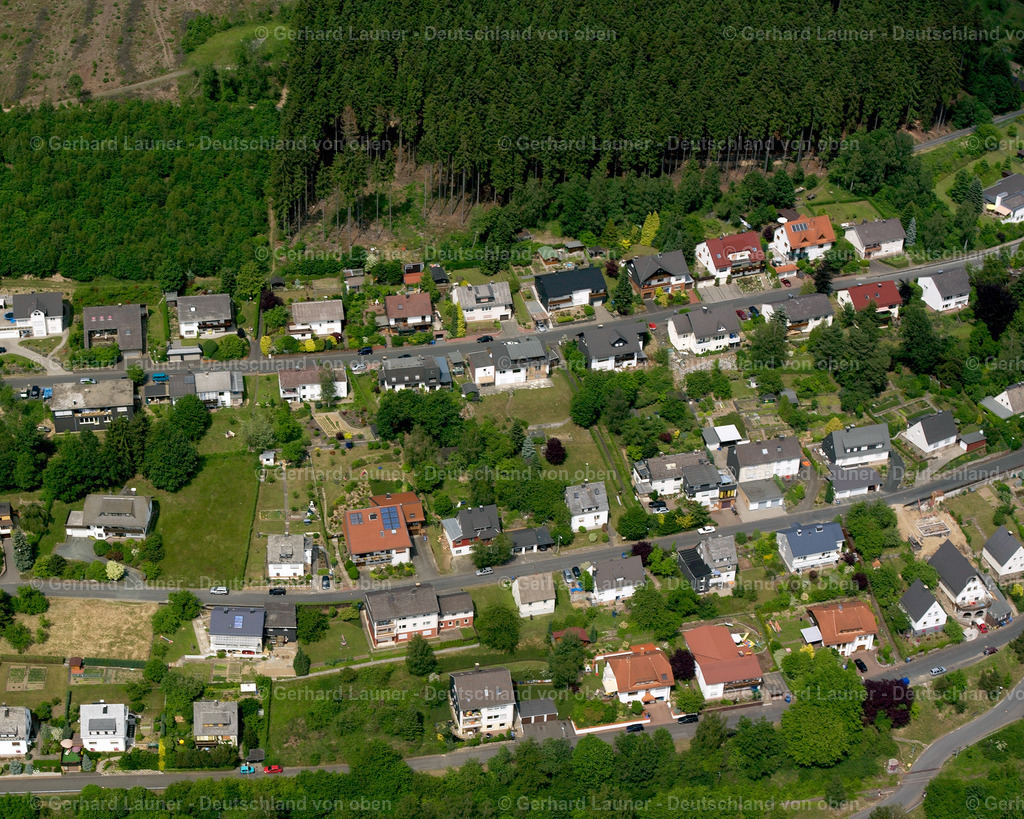 2611005 | EWERSBACH 09.06.2006 Wohngebiet einer Einfamilienhaus- Siedlung  in Ewersbach im Bundesland Hessen, Deutschland // Single-family residential area of settlement  in Ewersbach in the state Hesse, Germany Foto: Gerhard Launer