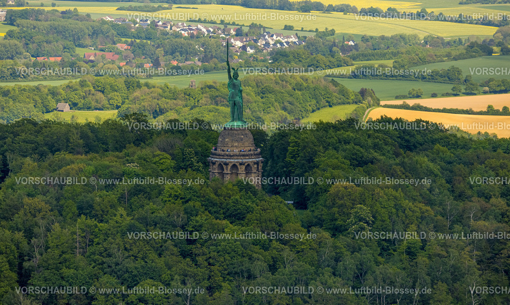 Detmold240505549Hermannsdenkmal | Luftbild, Hermannsdenkmal, kulturelle Statue des Cheruskerfürsten, nach Entwürfen von Ernst von Bandel, Teutoburger Wald, Hiddesen, Detmold, Ostwestfalen, Nordrhein-Westfalen, Deutschland
