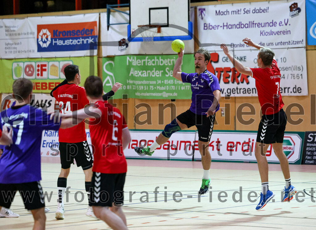 2022-11-12_043_SpVgg_Altenerding_III_gegen_TV_Altoetting_II | Erding, Deutschland, 12.11.2022:
Handball, Bezirksklasse Männer 2022 / 2023, 4. Spieltag, SpVgg Altenerding III gegen TV Altötting II, Endergebnis: 32:25

Johannes Resch (TV Altötting, #34), Christian Ecker (TV Altötting, #6), Jonathan Zeidler (SpVgg Altenerding, #69), Bastian Franz Salzinger (TV Altötting, #7)

Foto: Christian Riedel / fotografie-riedel.net