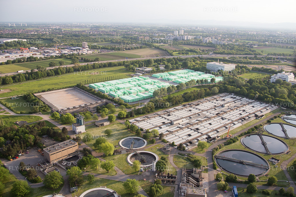 Luftbild: BASF Kläranlage im Ortsteil Mörsch in Frankenthal im Bundesland Rheinland-Pfalz in Deutschland. Foto: IMG_088210.jpg vom 09.05.2016 durch Werner Riehm/FLY-FOTO.de