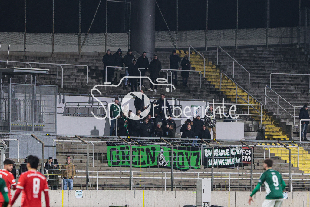FC Bayern Amateure - 1. FC Schweinfurt | Die Gaeste aus Schweinfurt in Aktion