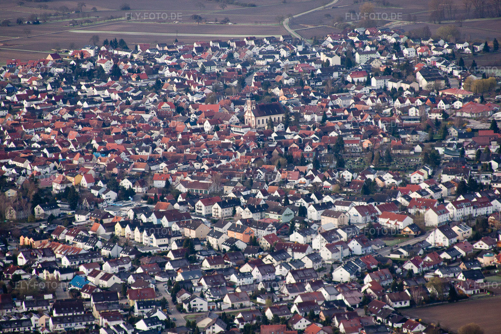 Luftbild: Ortsansicht von Nordosten in Hagenbach im Bundesland Rheinland-Pfalz in Deutschland. Foto: IMG_25442.jpg vom 02.04.2010 durch Werner Riehm/FLY-FOTO.de