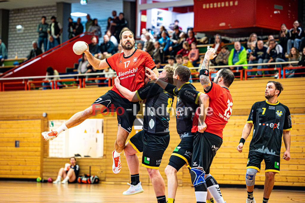 TSV Weiheim II gegen TSV Schongau | Bezirksliga Handball Herren 2024/25, TSV Weiheim II gegen TSV Schongau, 20250118,Felix BECKER (TSV Weilheim II 17) in. Aktion,2025-01-18 in Weilheim (Jahnhalle)Felix BECKER (TSV Weilheim II 17)Copyright: WolfgangxLindner foto-lindner.de