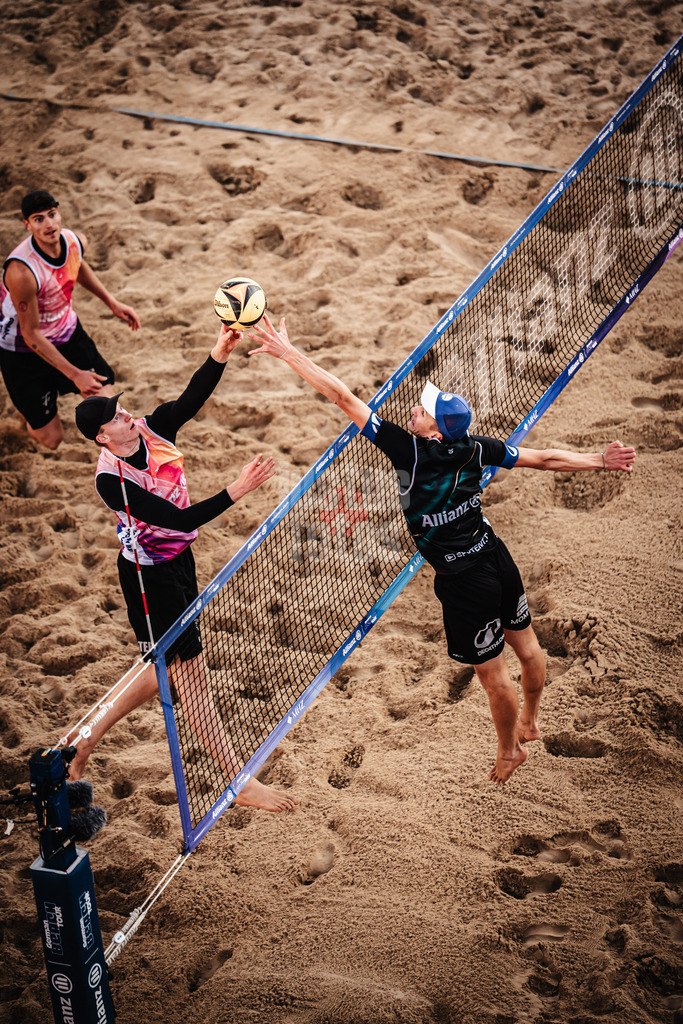 Beachvolleyball | Männer | Allianz German Beach Tour 2025 | Tourstop Berlin | 23.08.2025 | v.l. Philipp Huster gegen Momme Lorenz
