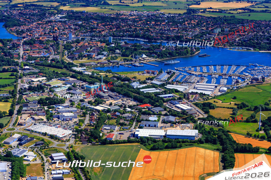 Das Luftbild der Stadt Neustadt in Hollstein wurde 2018 vom Flugzeug heraus erstellt (keine Drohne) Aufnahmehöhe ca.400 Meter- hohe Auflösung für beste Druck-Qualität