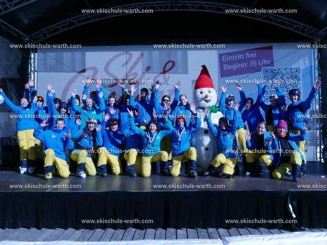 Gruppenfoto Skilehrer | Photos von der Skischule Warth - Realisiert mit Pictrs.com