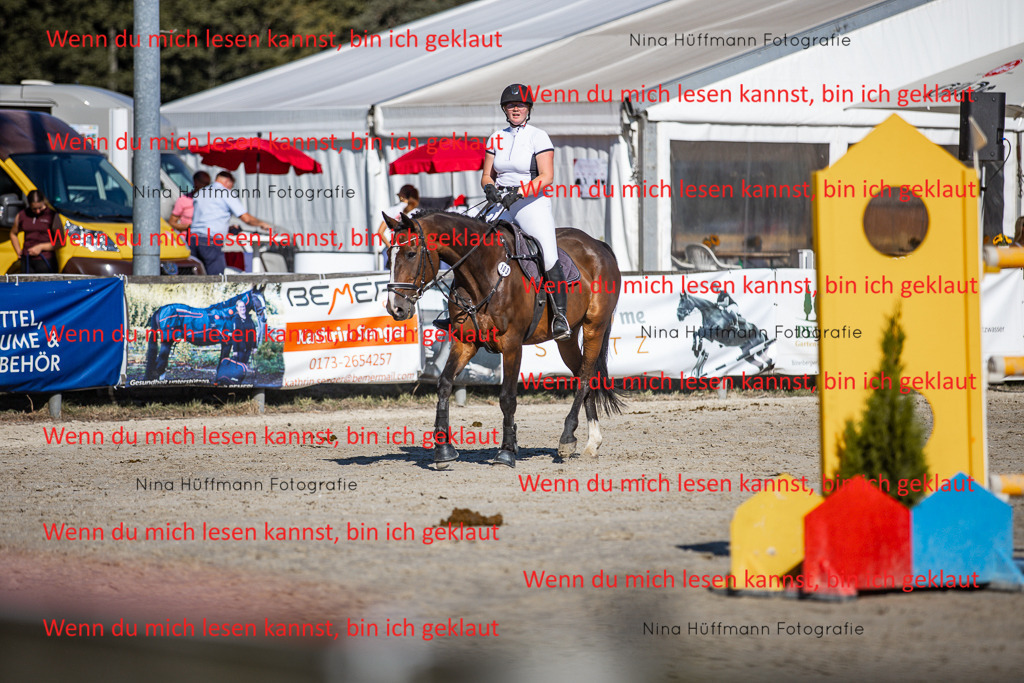 BK1A8109 | Turnierbilder Turnierfotos Nina Hüffmann Turnierfotografie Pferdefotografie Tierzeichnung Haustierzeichnung Pferdezeichnung Hundezeichnung Videograf  - Realisiert mit Pictrs.com