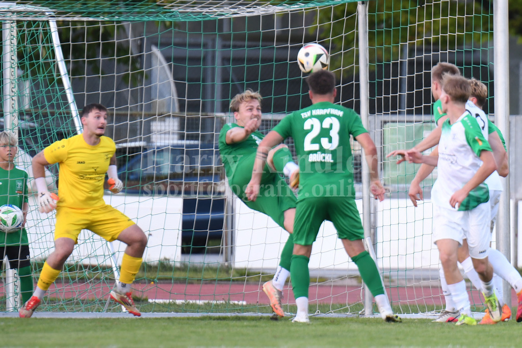 SpVgg GW Deggendorf : TSV Karpfham | Tor zum 1:0 für Karpfham durch eine Fallrückzieher von  Johannes Dorfner - Realisiert mit Pictrs.com