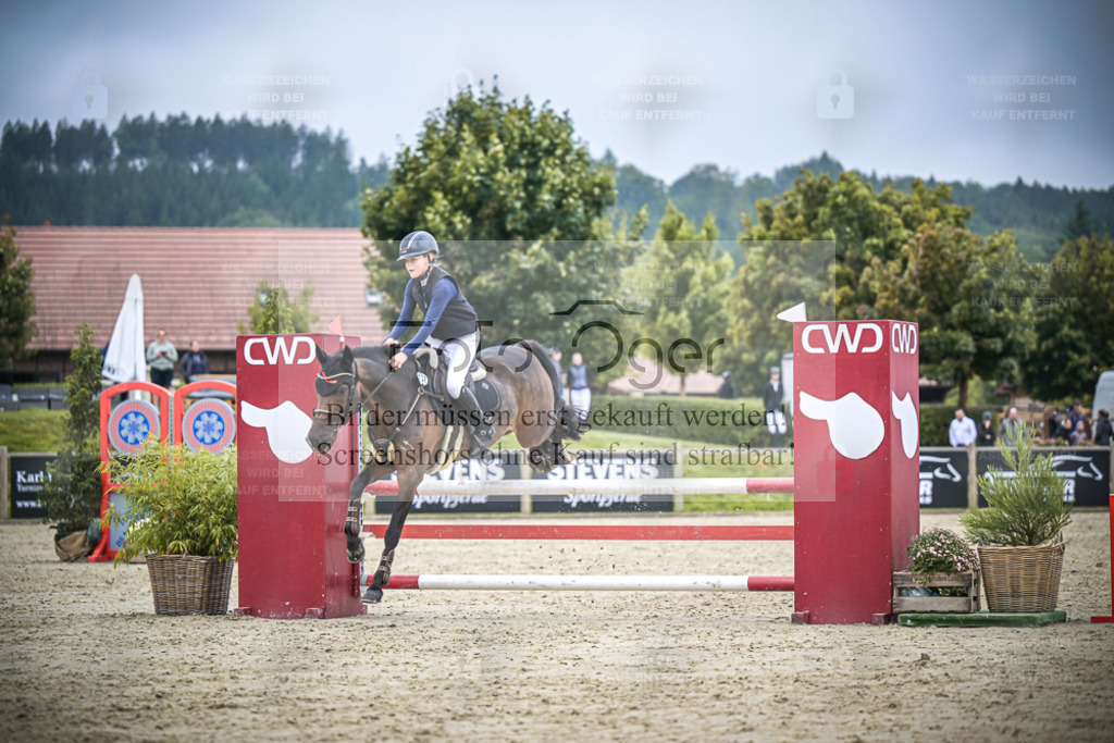 DOS_1870 | Entdecke hochwertige Reitturnierfotos von Foto Oger. Professionell, emotional und authentisch – jetzt Lieblingsmomente im Shop bestellen. - Realisiert mit Pictrs.com