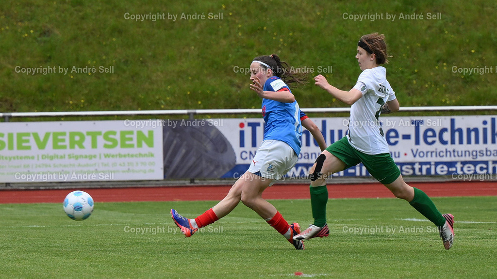 Eichholzer SV vs Holstein Kiel | Michelle Feliszowski (Eichholz #18) kann das 0-5 durch Paula Harder (Holstein #11) nicht mehr verhindern / Fußball-Landespokal Finale Schleswig-Holstein Frauen 2024/2025 / Eichholzer SV vs Holstein Kiel / Eiderstadion / Büdelsdorf / 25.05.25 - Realisiert mit Pictrs.com
