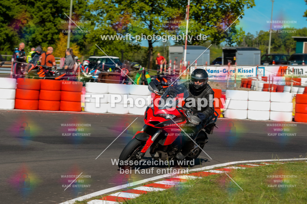 Moto-TeamOBK-21292 | Hier findet Ihr Bilder von Touristenfahrten auf der Nürburgring Nordschleife oder von anderen Veranstaltungen die ich besucht habe. Viel Spass beim Durch Schauen 