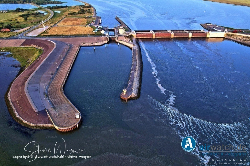 Eider-Sperrwerk - Nordfriesland  | Entdecken Sie atemberaubende Luftbilder und Fotografien auf airwatch.de - Tauchen Sie ein in eine Welt voller faszinierender Aufnahmen aus der Vogelperspektive.