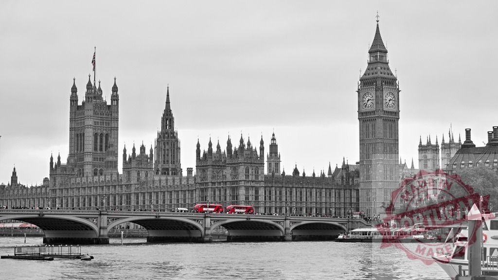 London Big Ben and Houses of Parliament with red buses | Big Ben and Houses of Parliament overlook the Thames River with red buses on Westminster Bridge - Realized with Pictrs.com