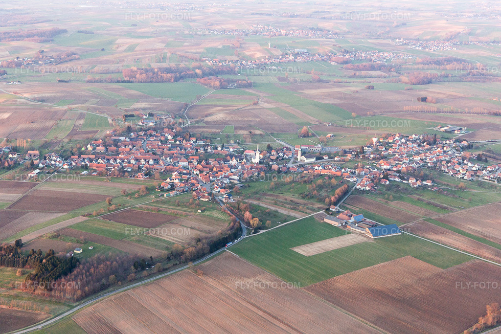 Aerial view: View of the town in Hatten in the state Bas-Rhin, France.Photo: IMG_105013.jpg taken on 03/21/2018 by Werner Riehm/FLY-FOTO.comResolution of the original: 5472 x 3648 px