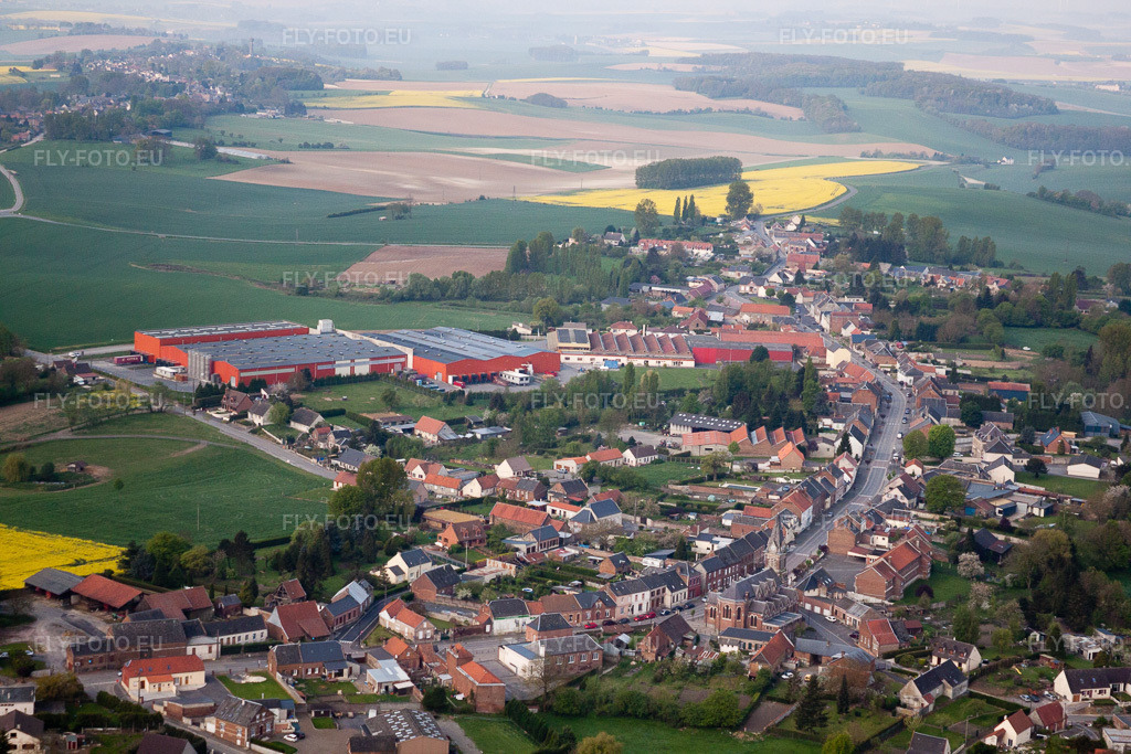 Vue aérienne: Vue de la ville à Seboncourt dans le département Aisne, France. Photo: IMG_40011.jpg prise le 17/04/2011 par Werner Riehm/FLY-FOTO.eu – Résolution de l'original: 4752 x 3168 px