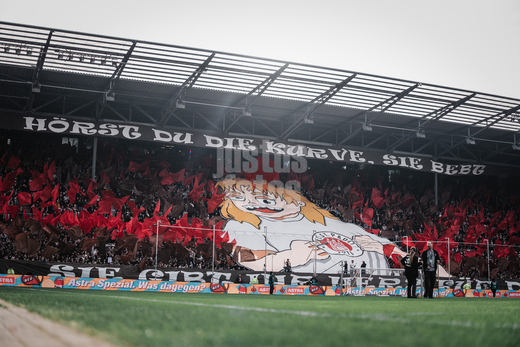 Fußball | Männer | Saison 2025/2026  | Fußball-Bundesliga | 25. Spieltag | FC St. Pauli vs. Eintracht Frankfurt | 08.03.2026 | Choreo der St. Pauli Fans Hörst du die Kurve, sie bebt