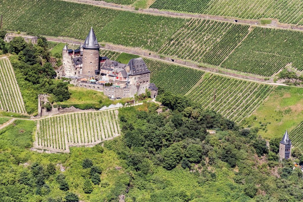 dr__dsc4860.jpg | BACHARACH 27.06.2018 Burganlage der Veste Stahleck in Bacharach im Bundesland Rheinland-Pfalz, Deutschland. Das Baudenkmal beherbergt die Jugendherberge Burg Stahleck als Familien- und Jugendgästehaus. // Castle of the fortress Stahleck in Bacharach in the state Rhineland-Palatinate, Germany. Foto: Daniel Reiter