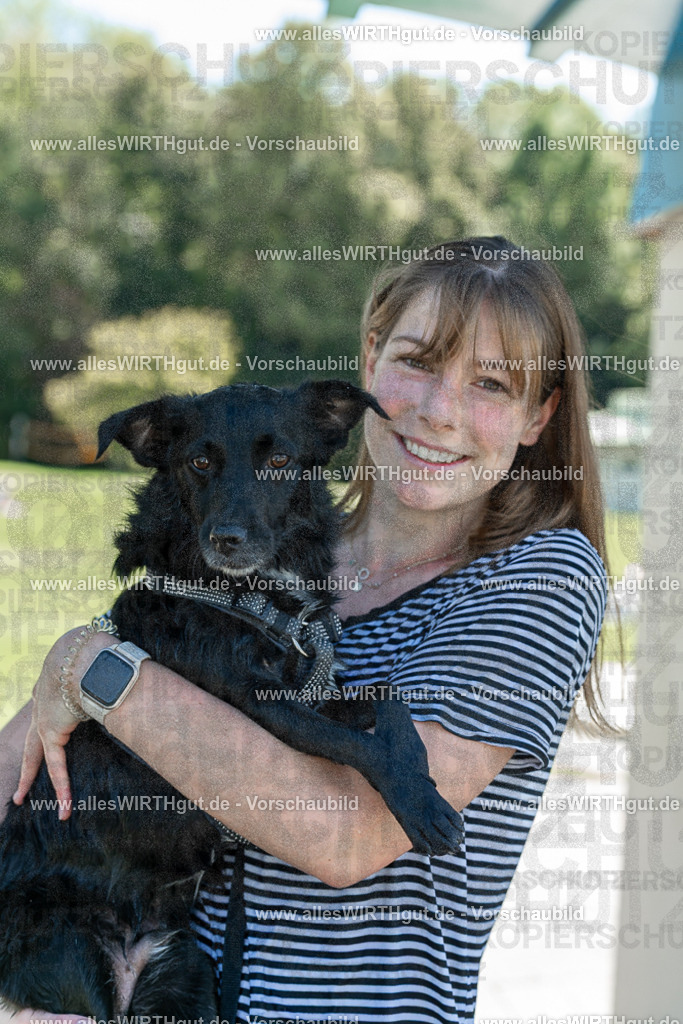 Hundeschwimmen_Volksbad_2026-allesWIRTHgut_Tierfotografie-2609061300-121003-7R500384 | Professionelle Tierfotografie in Mönchengladbach von Daniel Wirth (allesWIRTHgut). Liebevolle & natürliche Bilder von Hunden & Katzen für unvergessliche Erinnerungen.