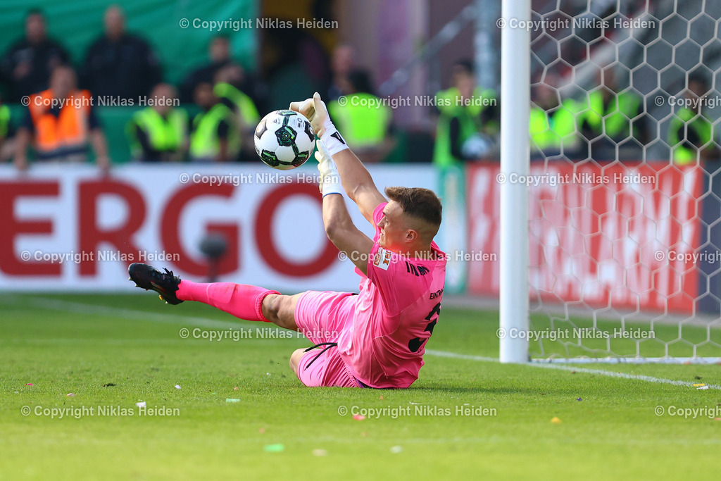 NH_FCEintrachtNorderstedt_FCStPauli_DFBPokal_16082025 | #32 Lars Oliver Huxsohl (FC Eintracht Norderstedt) pariert einen Elfmeter.Fußball I Herren I DFB-Pokal I Saison 2025-2026  I 1. Runde I FC Eintracht Norderstedt - FC St. Pauli I 16.08.2025 I Millerntor-Stadion