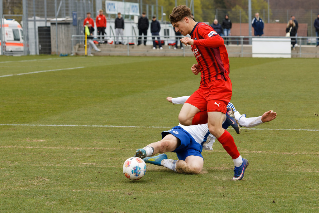 20260412-FCHS04_199 | 1.FC Heidenheim 1846 vs. FC Schalke 04, Fußball, U19, A-Junioren, NWL, U19-DFB-Nachwusliga, 2025/2026, 8. Spieltag, 12.04.2026 in Heidenheim, Walter-Birkhold-Jugendstadion (Foto: Michael Bulling) - Realisiert mit Pictrs.com