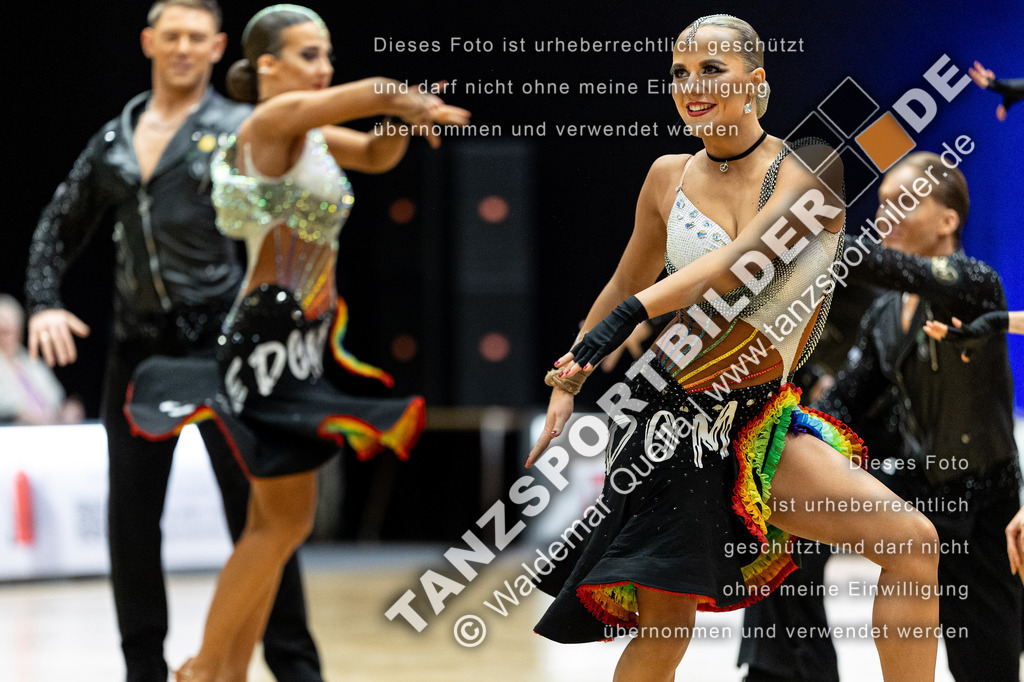 20240113-11944 | Hier finden Sie Tanz Bilder vom Latein und Standard Formationen tanzen. Sportbilder vom Tanzsport. Schöne Fotos und von Weltmeisterschaft, Europameisterschaft, Bundesliga, Regionalliga, Oberliga und Landesliga sowie von GOC Stuttgart, DanceComp, WM Bremen