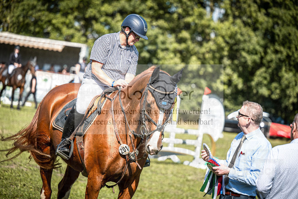 Z63_0024 | Entdecke hochwertige Reitturnierfotos von Foto Oger. Professionell, emotional und authentisch – jetzt Lieblingsmomente im Shop bestellen.Deutschlandweite Turnierfotografie. - Realisiert mit Pictrs.com