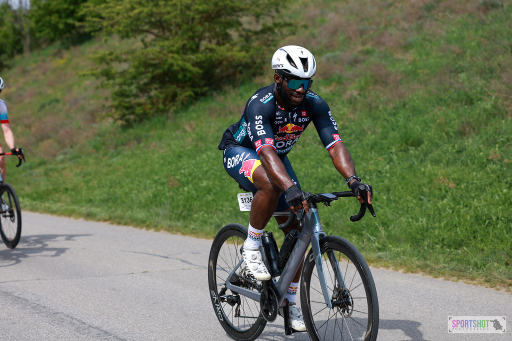577_AR6_0523 | Neusiedlersee Radmarathon 2026@sportshot_your_pictrs #yourpictures#roadtowm2029 #nrm #neusiedlerseeradmarathon #neusiedlersee #neusiedlerseetourismus #burgenland #mörbisch #nrm26 #burgenlandtourismus #voglundco #poweredbyburgenlandtourismus #radsport #rad #marathon #ucigranfondo #visitburgenland #ucigranfondoworldseries