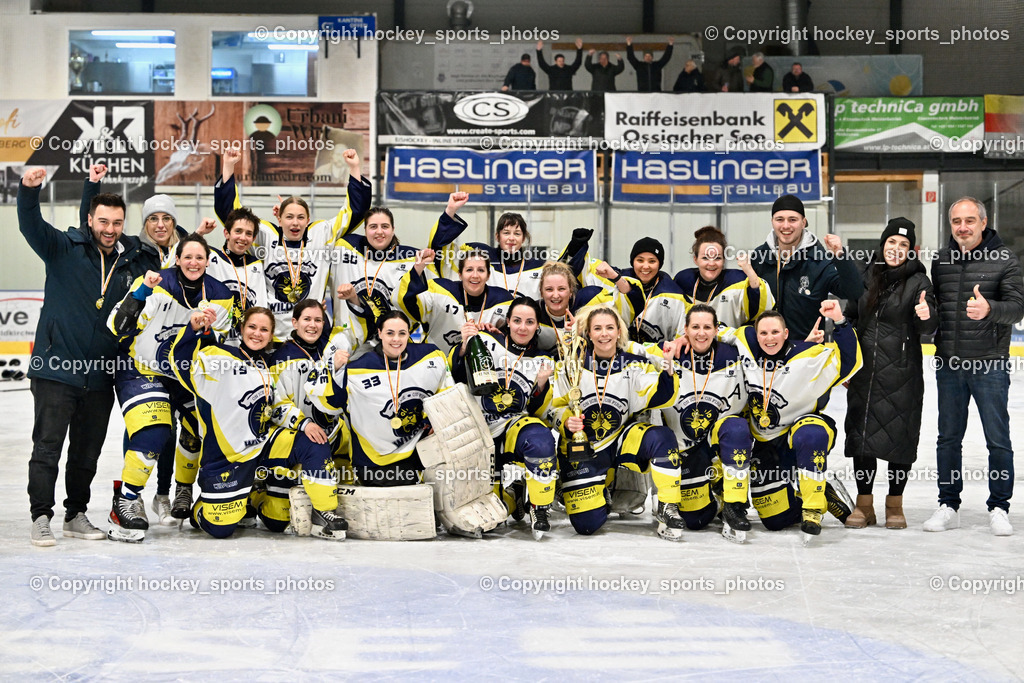 WILDCATS PATERNION & Lady Hawks Siegerehrung-Meisterfeier | Meisterfoto 2024/25 Wildcats Paternion, Mannschaftsfoto Wildcats Paternion, KEHV-Wettspielreferent Michael Baumer, KEHV-Damenreferentin Sabine Huber, WILDCATS PATERNION &amp; Lady Hawks Siegerehrung-Meisterfeier, WILDCATS PATERNION &amp; Lady Hawks Siegerehrung-Meisterfeier am 12.03.2025 in Steindorf (Ossiachersee Halle), Austria, (Photo by Bernd Stefan)