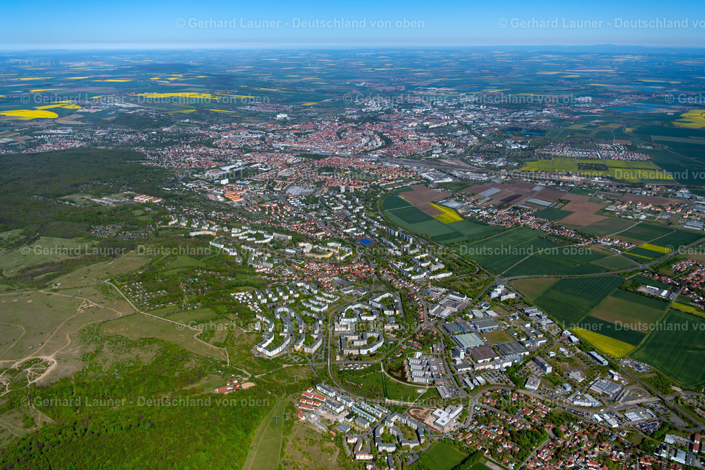 4026497 | ERFURT 07.05.2020 Stadtgebiet mit Außenbezirken und Innenstadtbereich in Erfurt im Bundesland Thüringen, Deutschland. // City area with outside districts and inner city area in Erfurt in the state Thuringia, Germany. Foto: Gerhard Launer