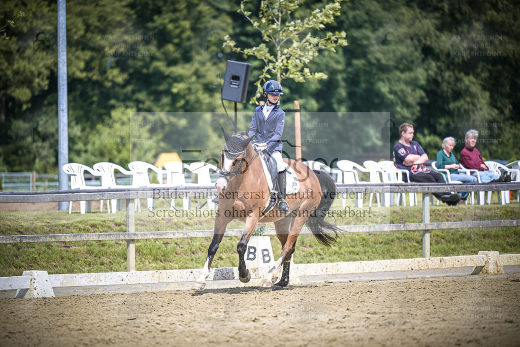 DOS_5310 | Entdecke hochwertige Reitturnierfotos von Foto Oger. Professionell, emotional und authentisch – jetzt Lieblingsmomente im Shop bestellen. - Realisiert mit Pictrs.com