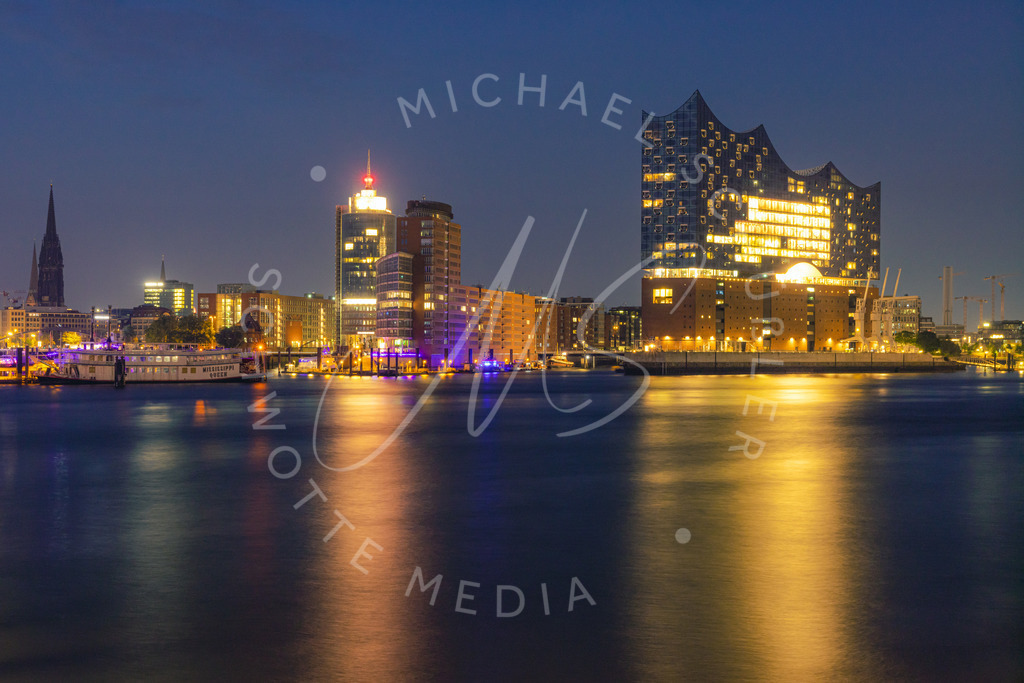 2021-07-13 Hamburg - 221 | Elbpanorama mit der Elbphilharmonie - Realisiert mit Pictrs.com