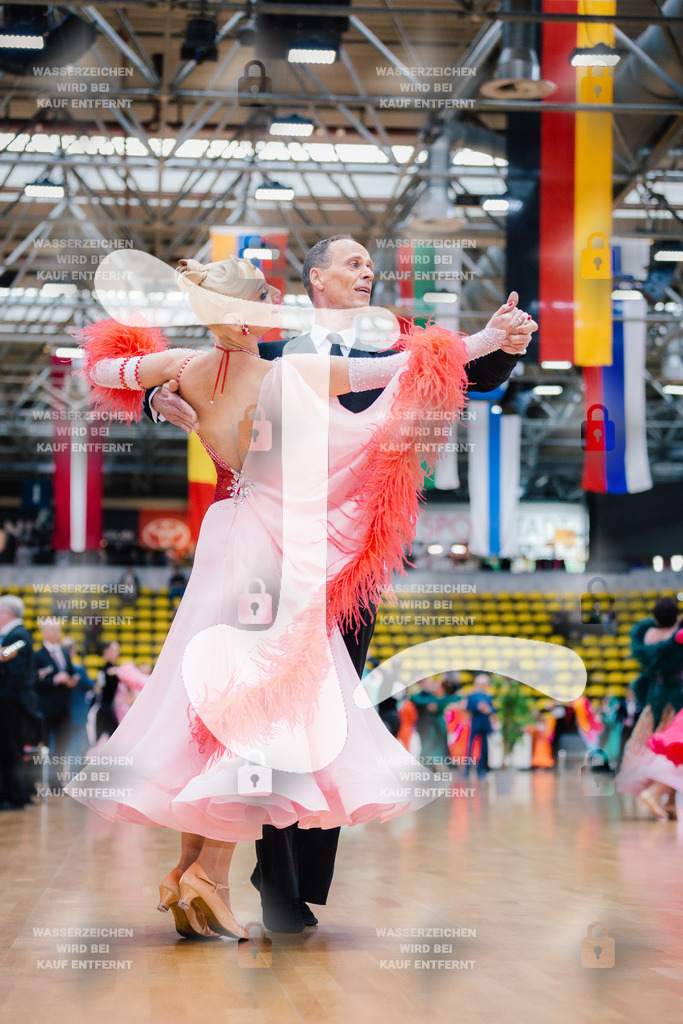Hessen Tanzt WDSF Open Senior III Standard 11th (243) Bernhard Fuss _ Sonja Fuss (TTC Rot-Weiß Freiburg)-2025-05-17-8379 | Webshop for digital downloads and prints of dance sport, event & show photographer Julian Link - Realisiert mit Pictrs.com