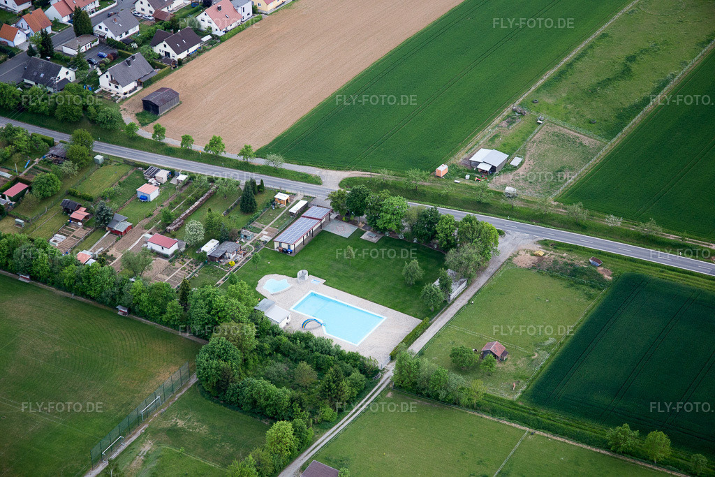 Luftbild: Freibad im Ortsteil Schraudenbach in Werneck im Bundesland Bayern in Deutschland. Foto: IMG_078797.jpg vom 14.05.2015 durch Werner Riehm/FLY-FOTO.de